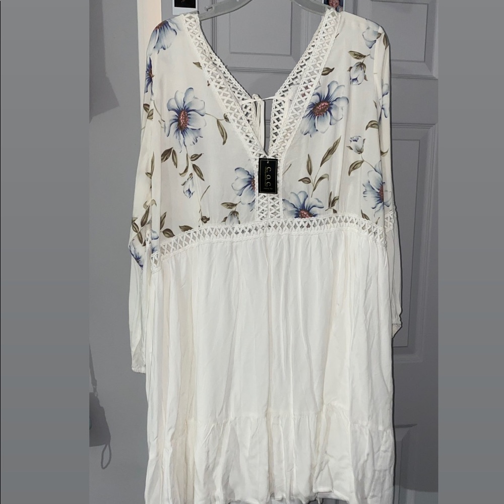 Plus size Short white long sleeved white flow dress
